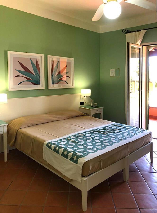 Igv Club Baia Samuele Hotel ซัมปิเอรี ภายนอก รูปภาพ